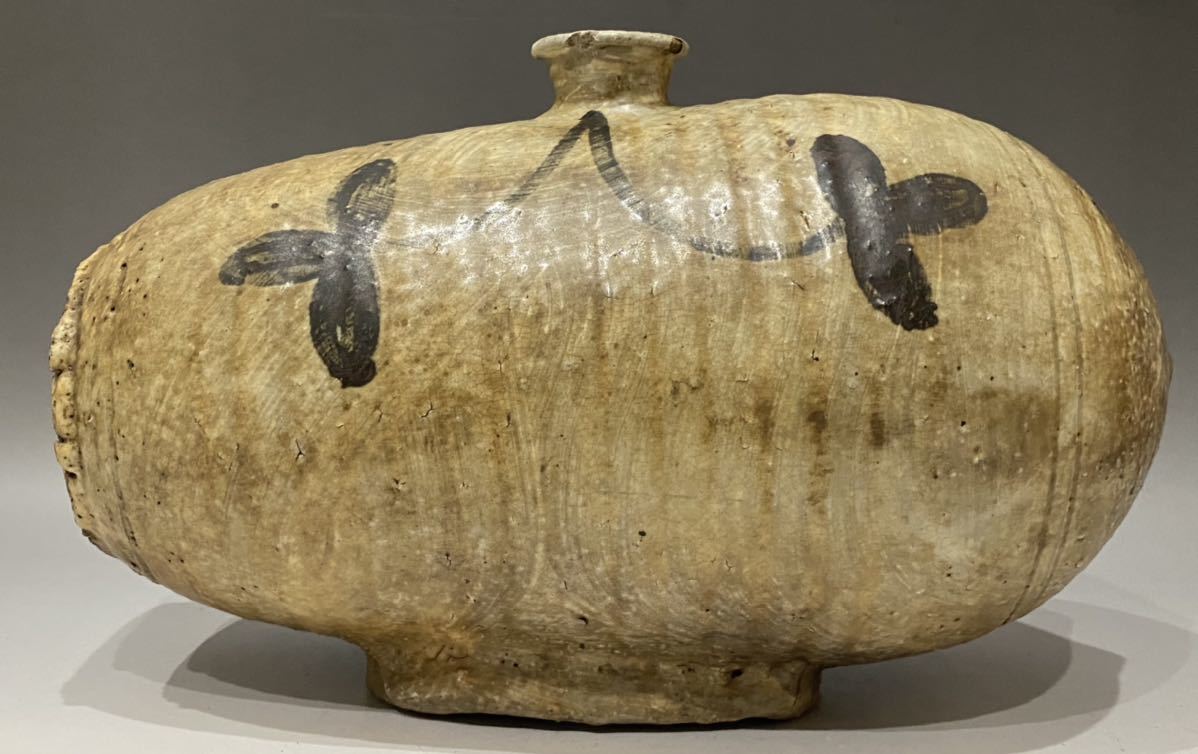 李朝 粉青沙器 白地鉄絵 瓶 徳利 魚水草文 鶏龍山