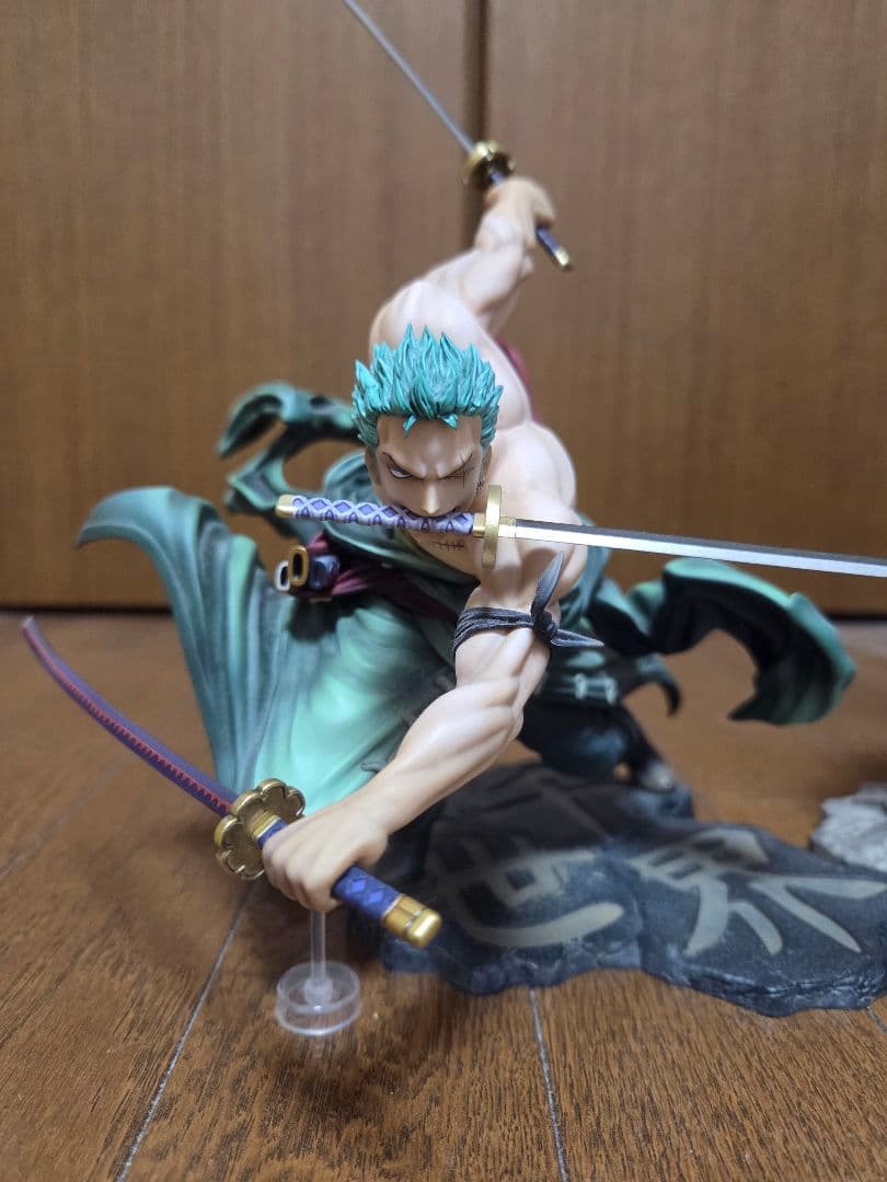 ワンピース ゾロとミホーク フィギュア　箱無し　呪術廻戦他アニメグッズおまけ ワンピース ゾロとミホーク フィギュア 箱無し 呪術廻戦他アニメグッズ