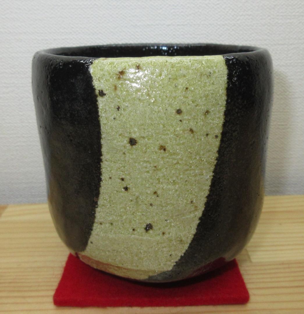 送料込【逢絢亭・新品】茶道具 筒茶碗 楽焼 黒楽 寒月の図 松楽窯 紙箱入り 送料込【逢絢亭・新品】茶道具 筒茶碗 楽焼 黒楽 寒月の図 松